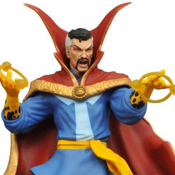 Figura Doctor Strange con Capa de Levitacion Marvel Comics Gallery
